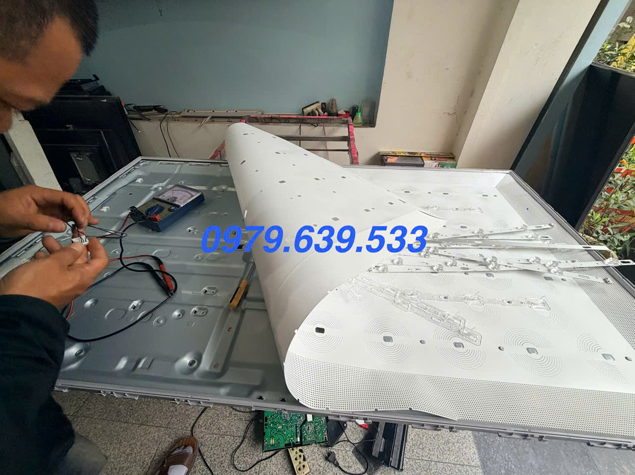 Kỹ thuật thay đèn led tivi lg tại nhà 